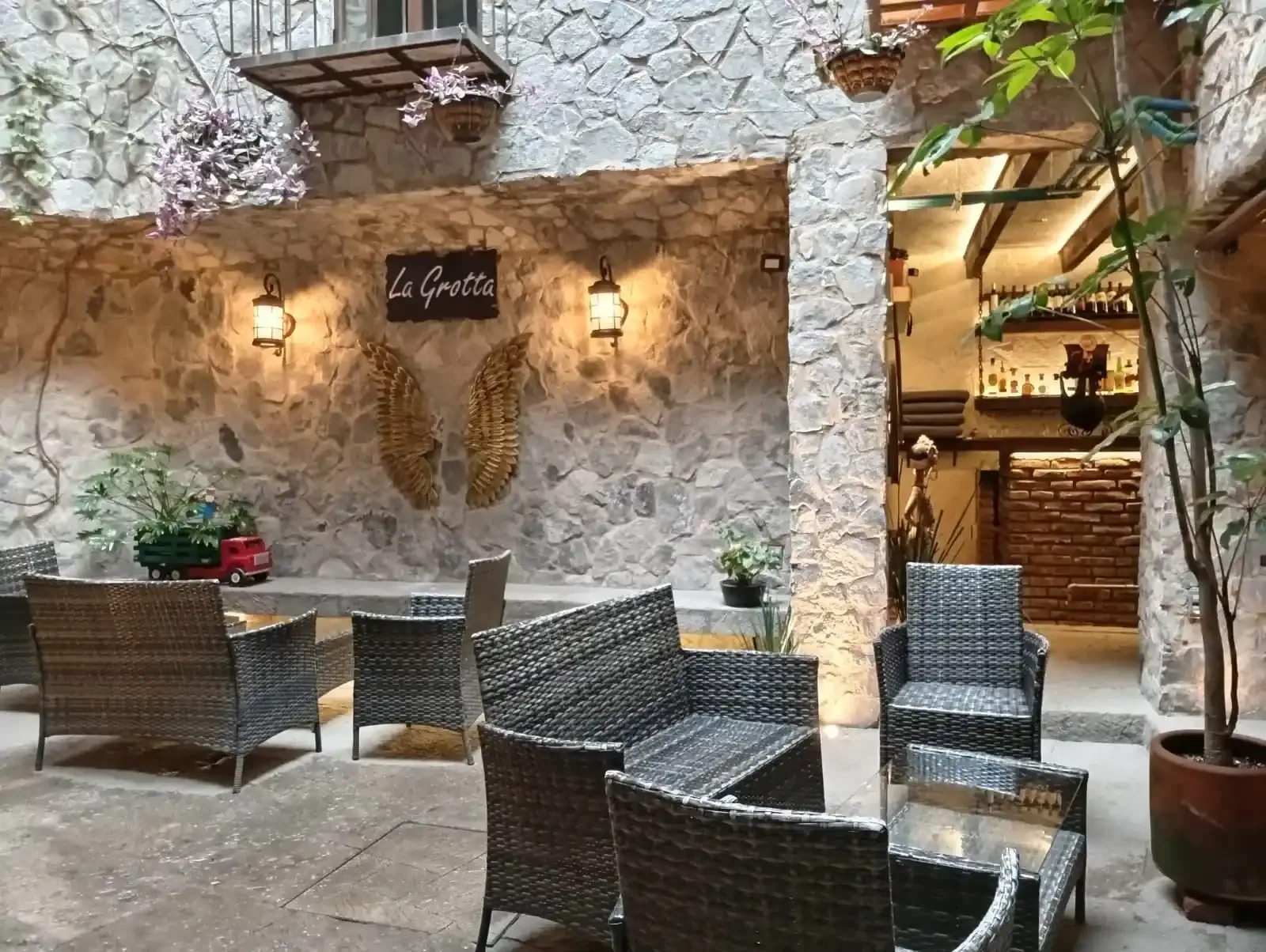 La Grotta — 1