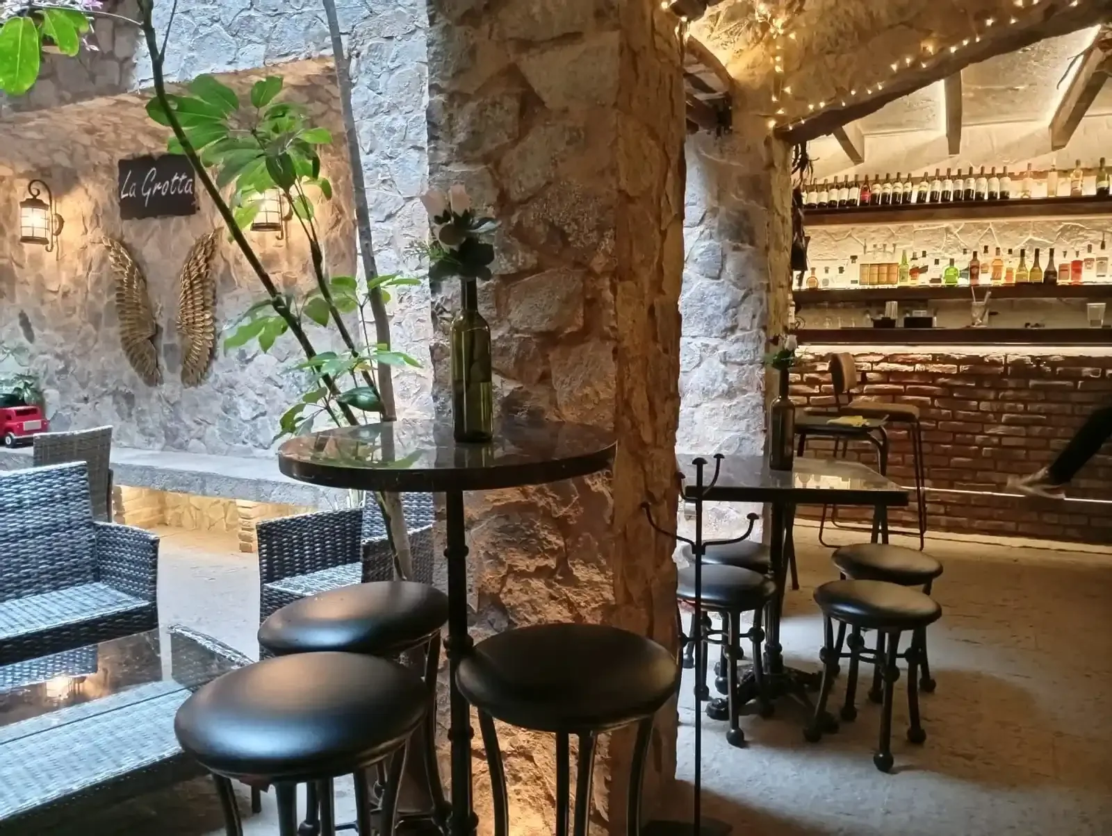La Grotta — 4